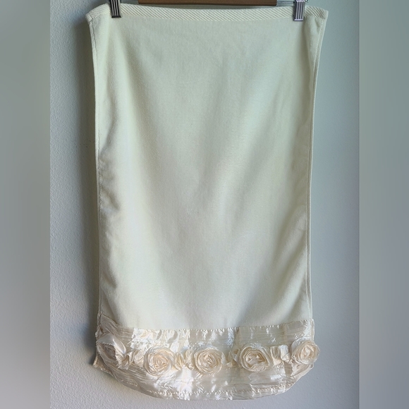 Chapel Hill Rosie by Croscill- Set of 2 Hand Towels - Picture 3 of 5